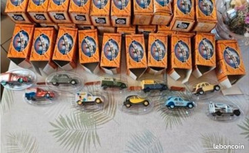 Lot De Boîtes Voitures Miniatures Hachette / Norev 1/43 - Renault, Peugeot, Citroën, Simca, 2CV, 205