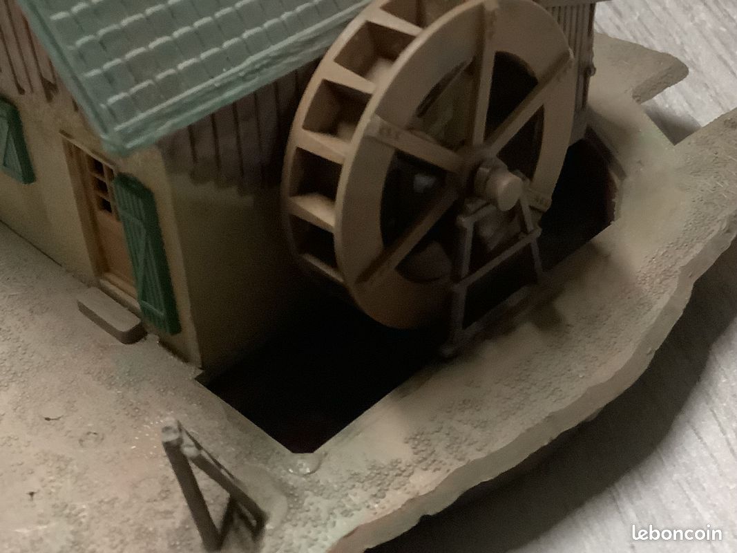 Jouef - Lot de 4 maquettes , Gare ref 1979, Gare ref 1985, Moulin ref