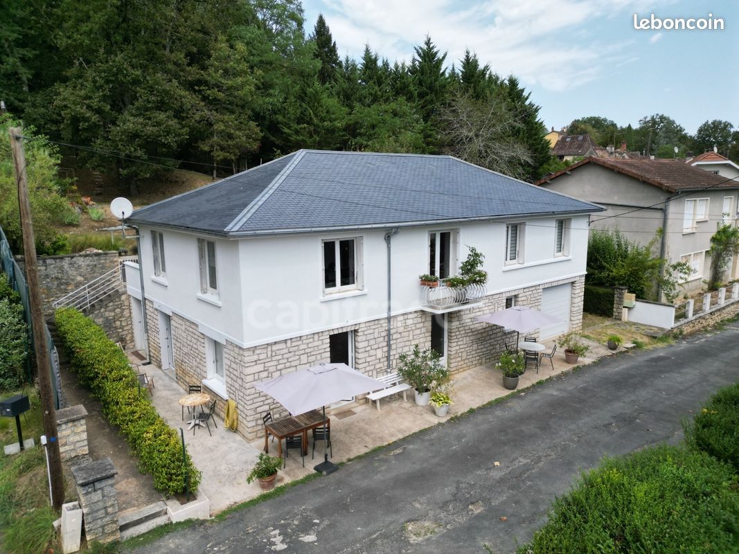 Maison 11 pièces 217 m² · à Savignac-les-Églises · 217 m² · 312 000 €