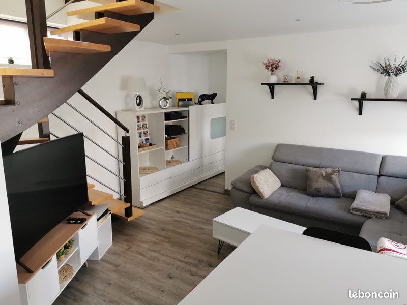 T4 meublé refait à neuf – 3 chambres – Terrasse 20m² – Parking (image 1)