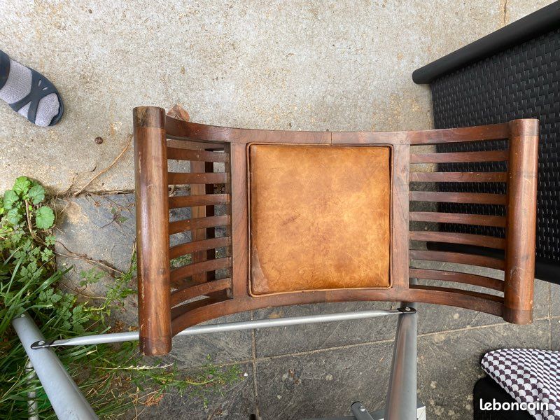 Siège ancien en bois et cuir (image 1)