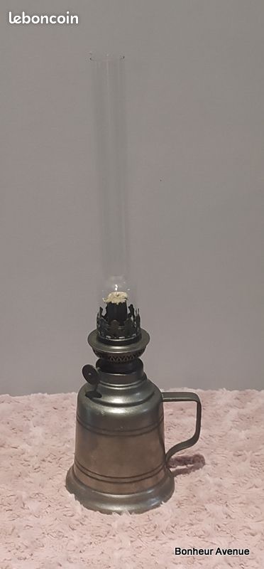 Ancienne Lampe à huile en étain pour la maison pas cher et solidaire
