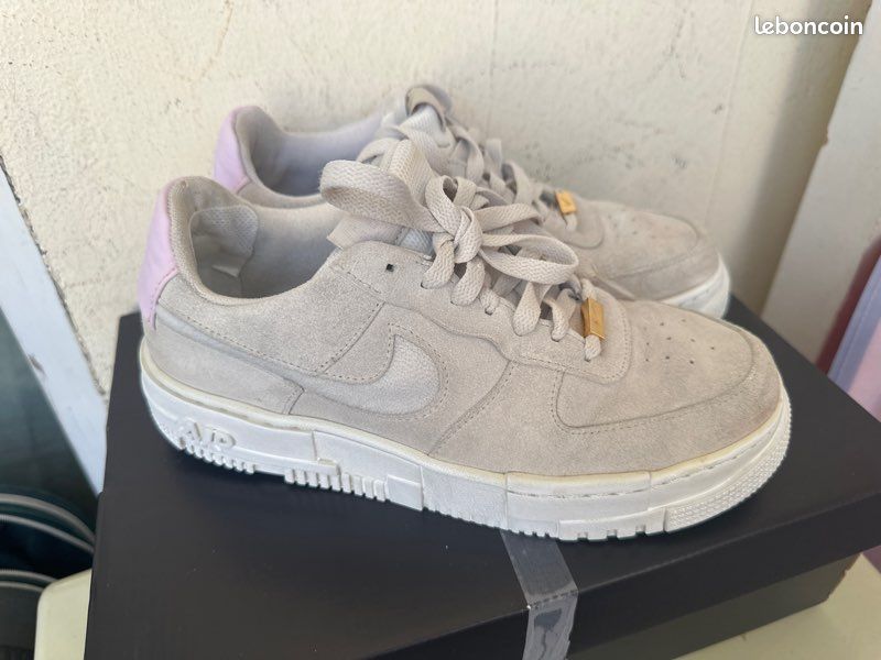 Basket air force one couleur beige cuir/Daim très bonne état