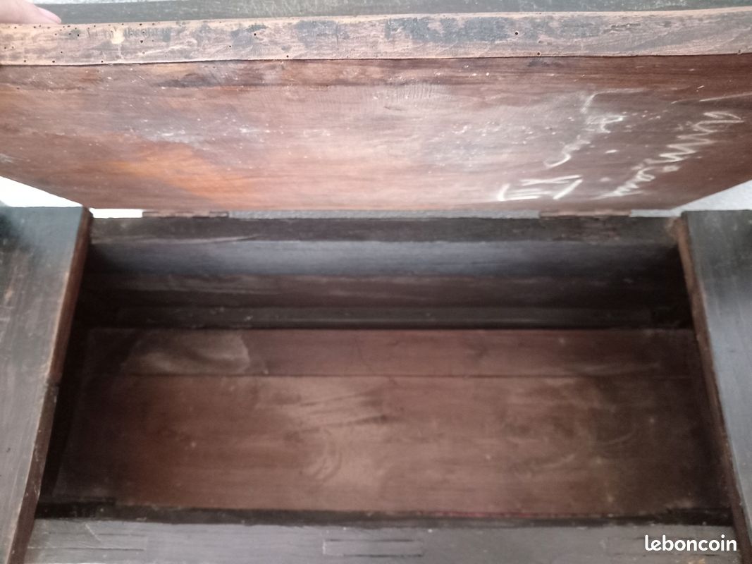 Banc-coffre ancien en bois massif – 111 cm (image 2)