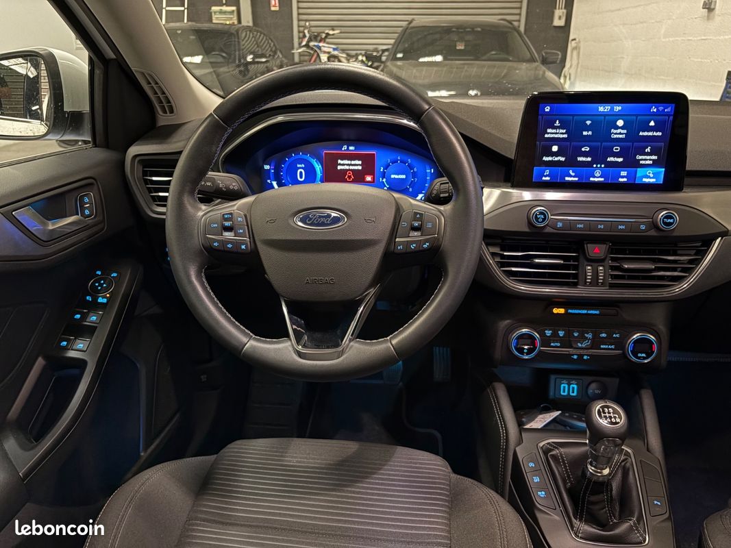 FORD Focus Berline Titanium X 1.0 EcoBoost 125 / CARPLAY / LINE ASSIST / CAMERA RECUL / RADAR AR / REGULATEUR LIMITEUR / CLIM AUTO (image 14)
