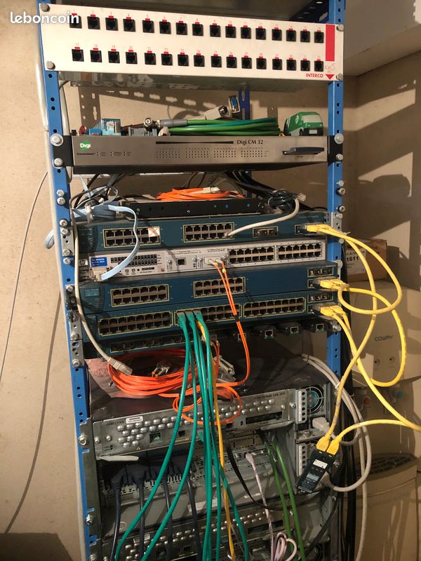 Labo Cisco lot de routeurs switch VoIP (image 1)