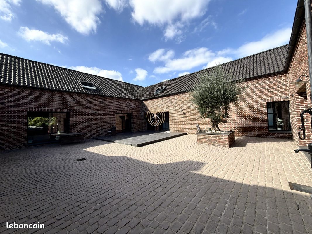 Maison 5 pièces 429 m² · à Fenain · 429 m² · 699 000 €