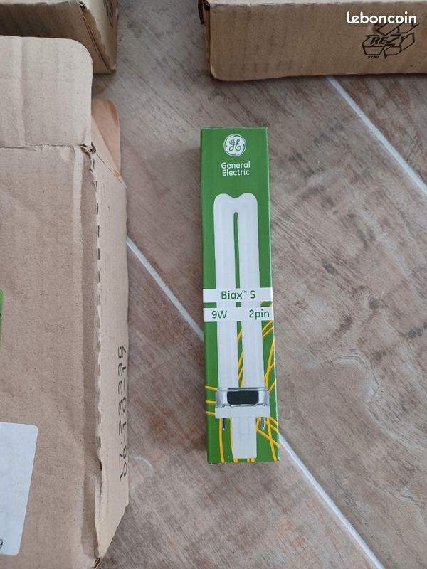 Lot de 39 ampoules Général Electric Biax S 9WG23 2 pin (image 4)