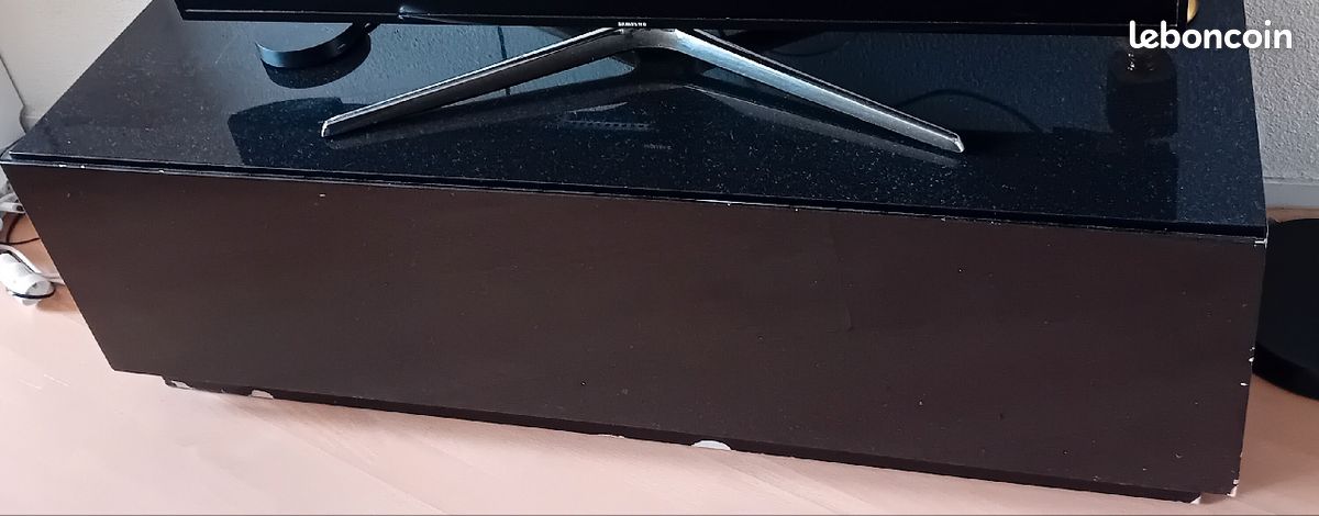 Meuble TV noir en bon état, avec espaces de rangement (image 4)