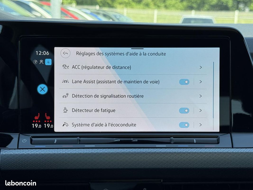 VOLKSWAGEN GOLF 8 VIII 2.0 TDI 116ch DSG 7 Active Pano Matrix Navi CarPlay Acc Siege Chauffant (image 15)