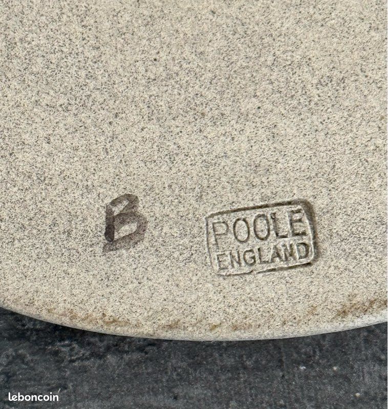 Assiette Collector Poole Pottery - Grès Fait Main - Finition Soignée