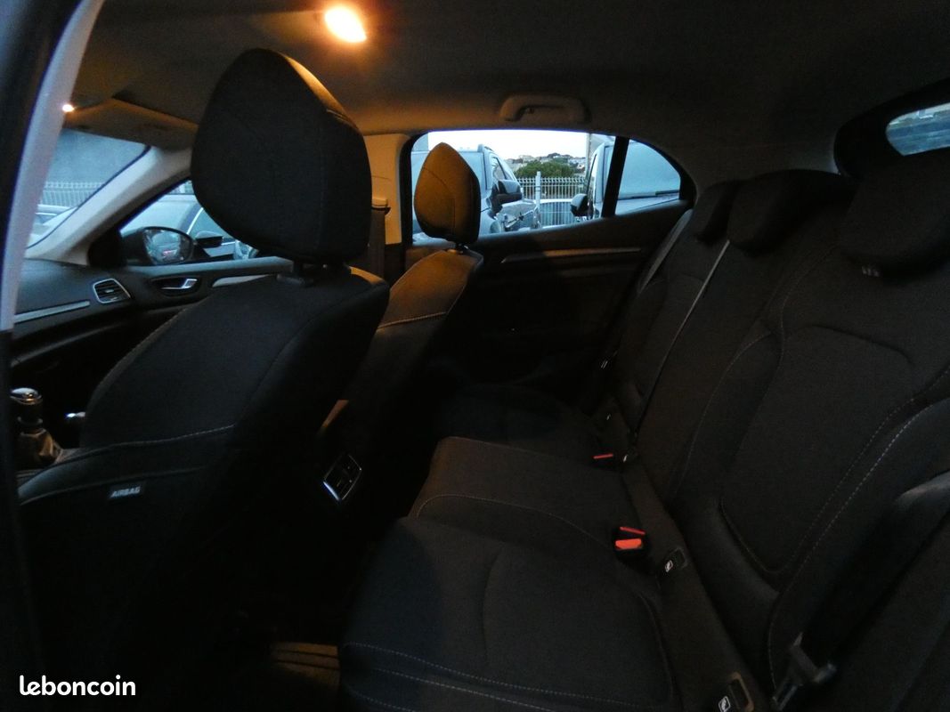 RENAULT MEGANE IV BERLINE Blue dCi 115 - 20 Business (image 12)