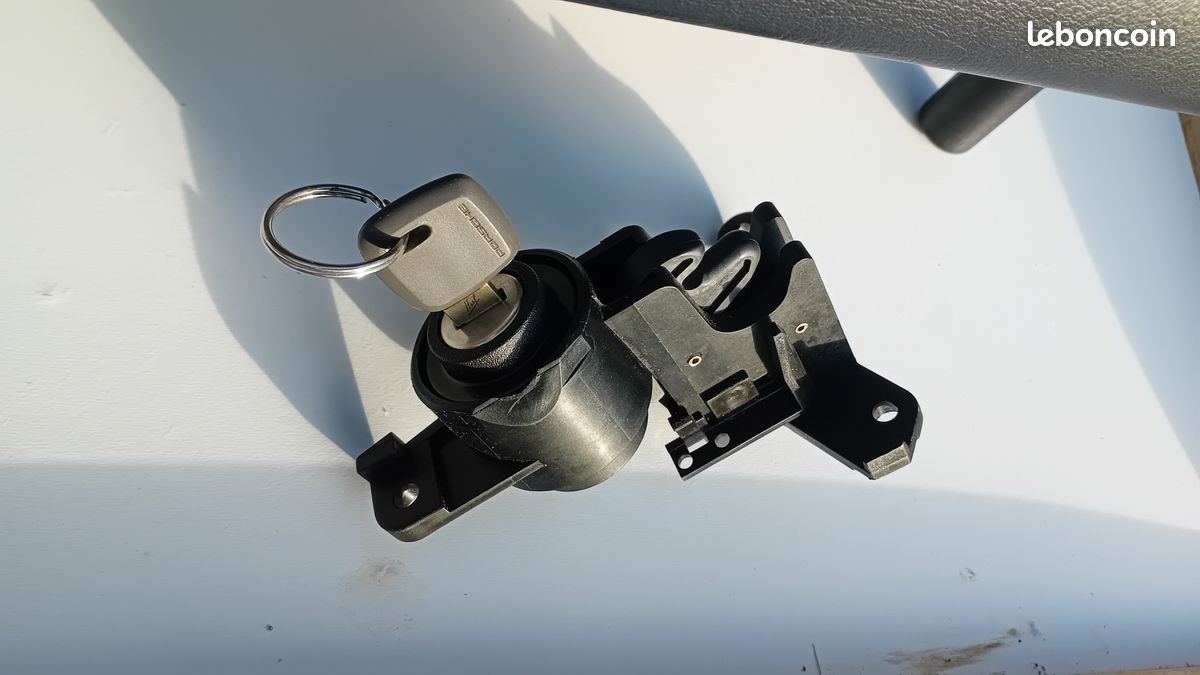 Serrure Capot Avant Porsche Boxster 986 / Carrera 996 - Réf 996 511 053 01 - Occasion