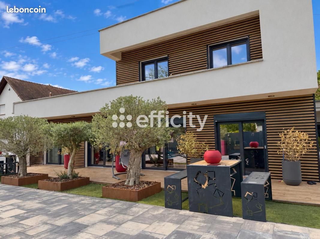 Maison 8 pièces 238 m² · à Kembs · 238 m² · 725 000 €