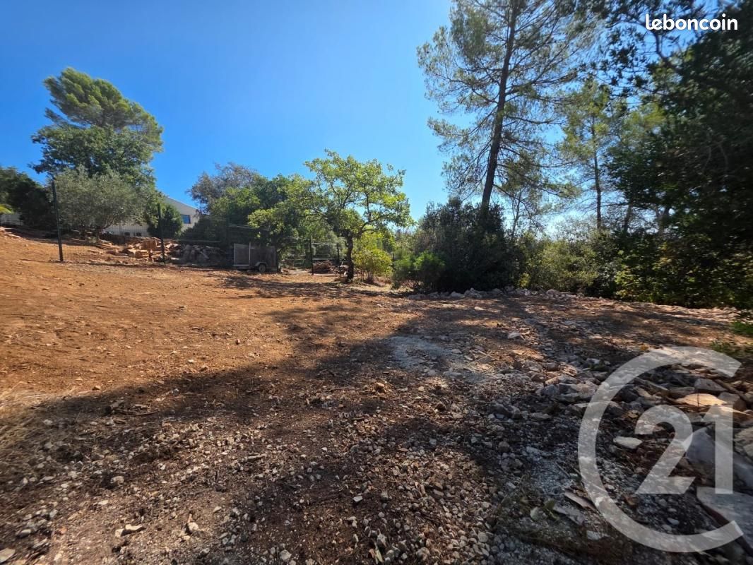 Terrain 1 650 m² Lorgues · 200 000 €