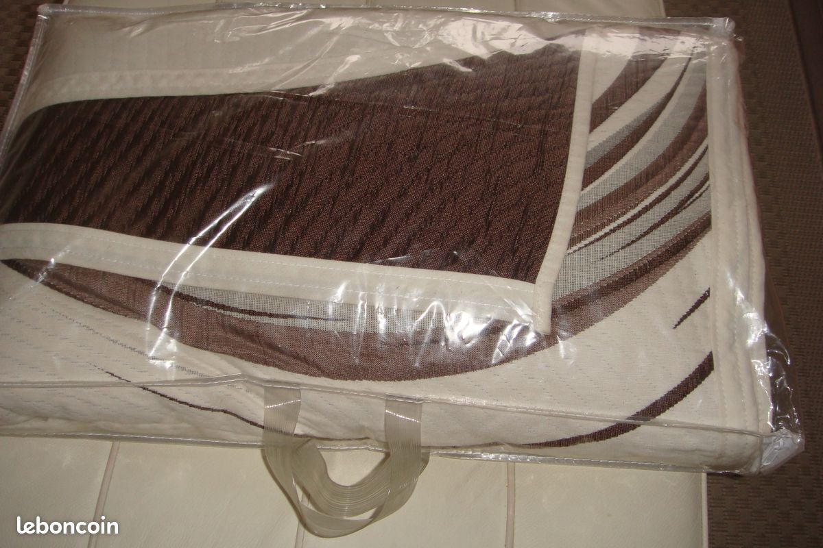Tres GRAND COUVRE LIT NEUF " REIGMARTI " (image 9)
