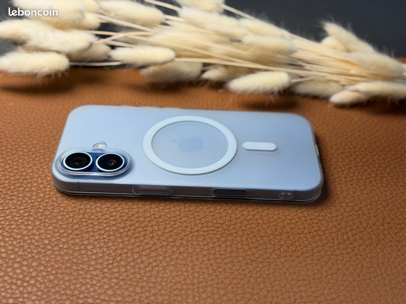 Coque ultra-fine MagSafe iPhone 17 — Bleu clair mat translucide (image 2)