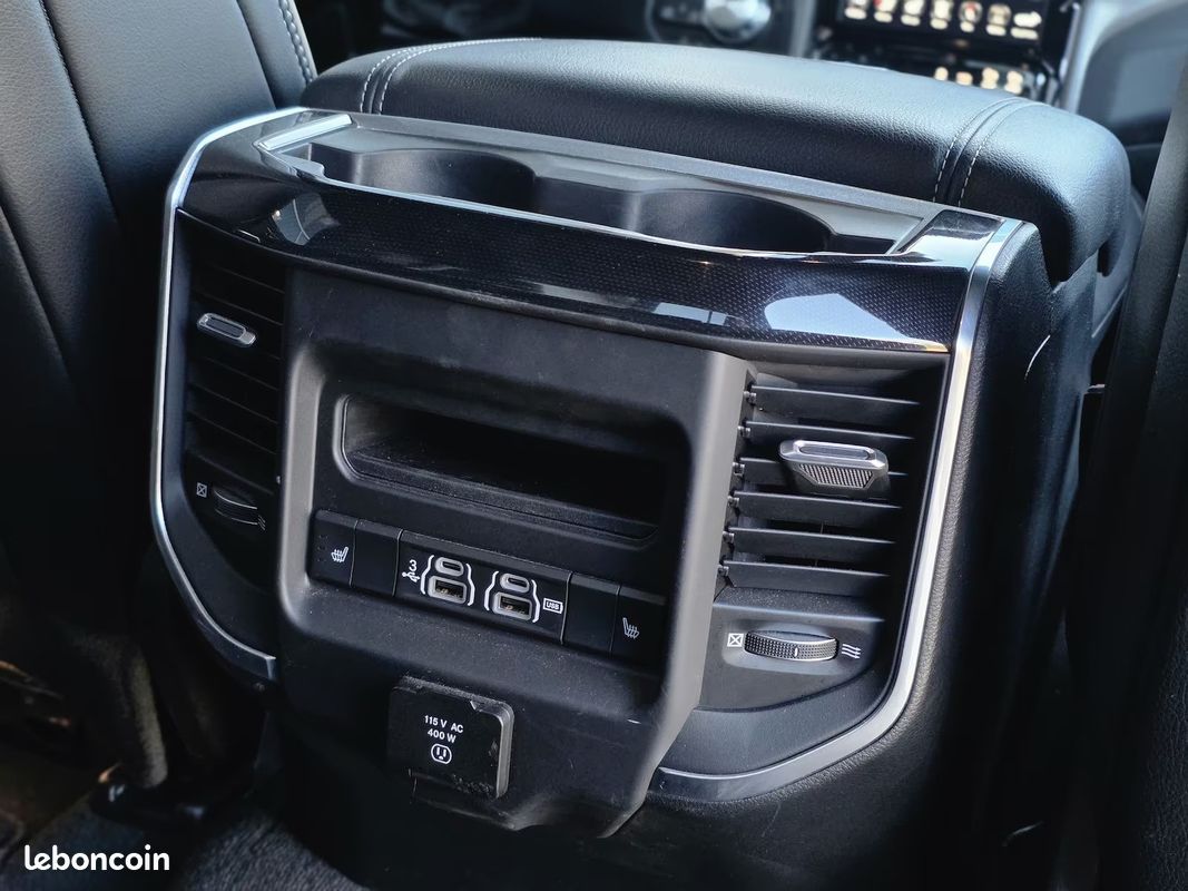 Dodge RAM 1500 Laramie Night Edition 5.7 HEMI 401 ch 4x4 – Harman Kardon – Écran 12” – 22” (image 23)