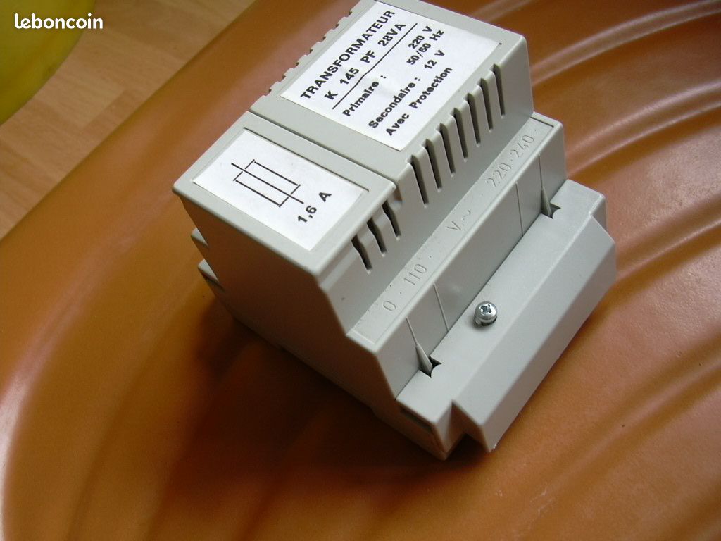 TRANSFORMATEUR 220 volts en 12 volts NEUF (image 1)