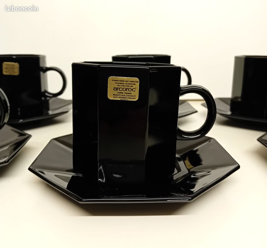 Lot De 6 Tasses à Café Vintage Arcoroc – Noires Avec Soucoupes, Série ESSO