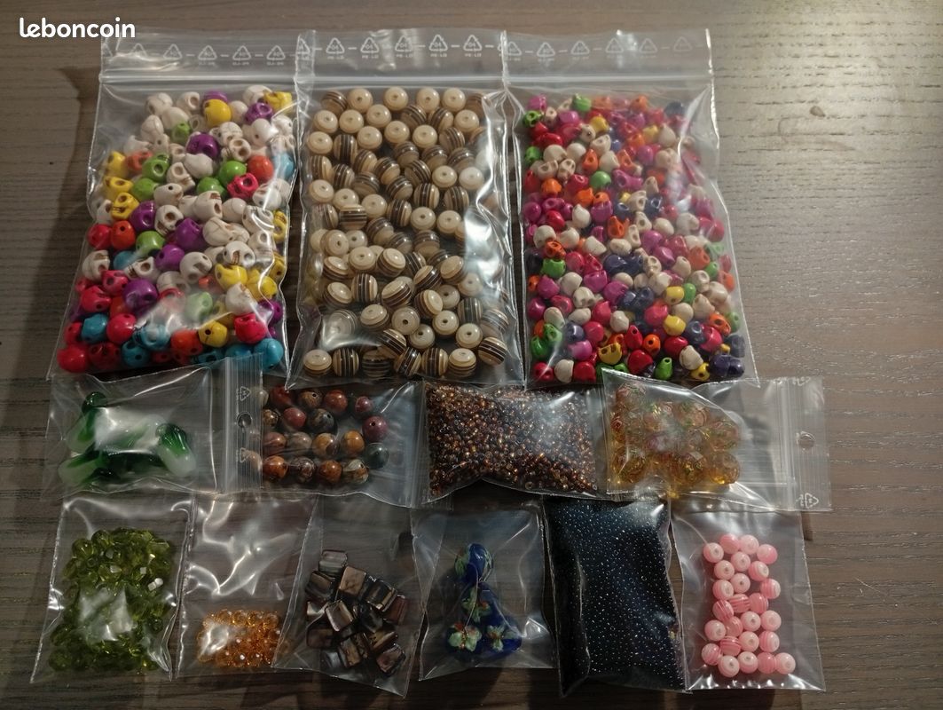 Lot De Perles Anciennes En Plastique De Différentes Tailles - Occasion, Pour Créations DIY