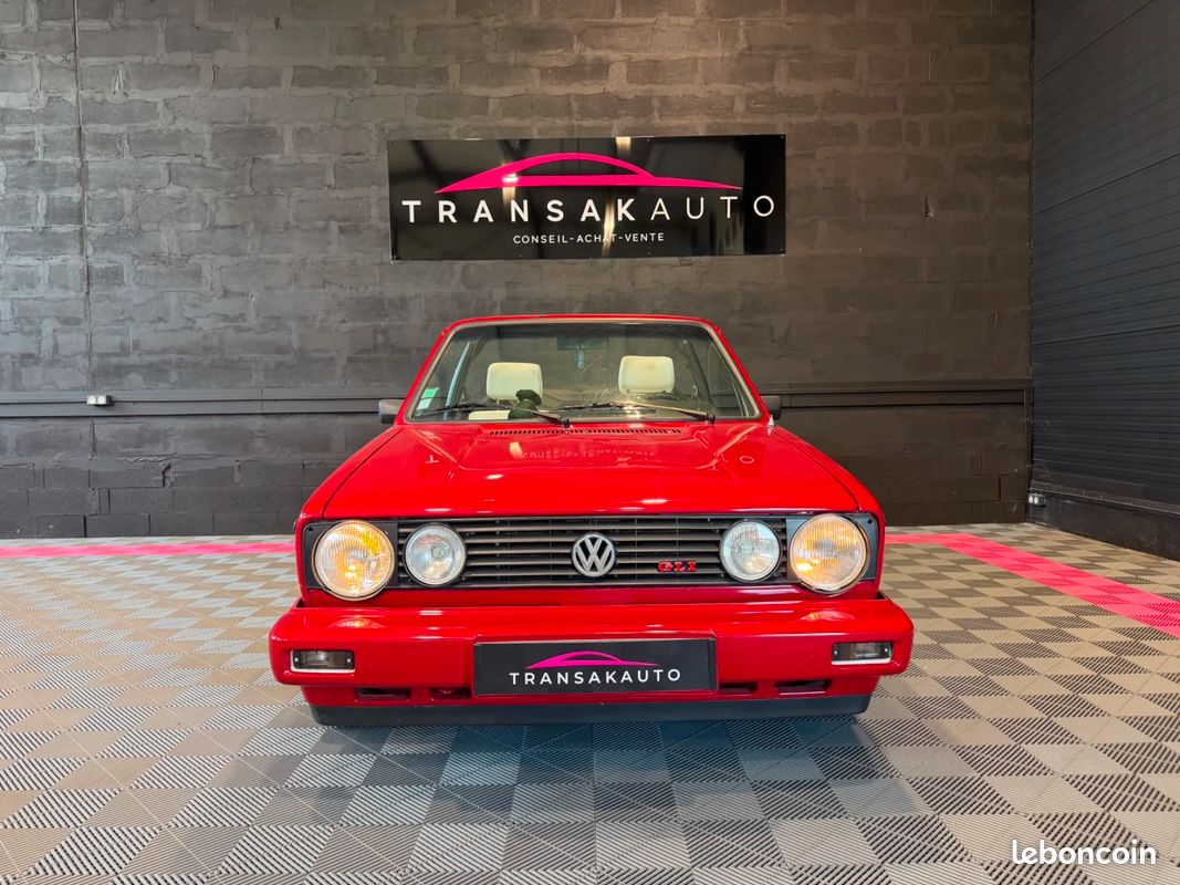 VOLKSWAGEN GOLF CABRIOLET 1.8 90ch - MOTEUR REFAIT 5000KMS - CAPOTE NEUVE - PEINTURE NEUVE - DOSSIER PHOTO RESTAURATION... (image 3)