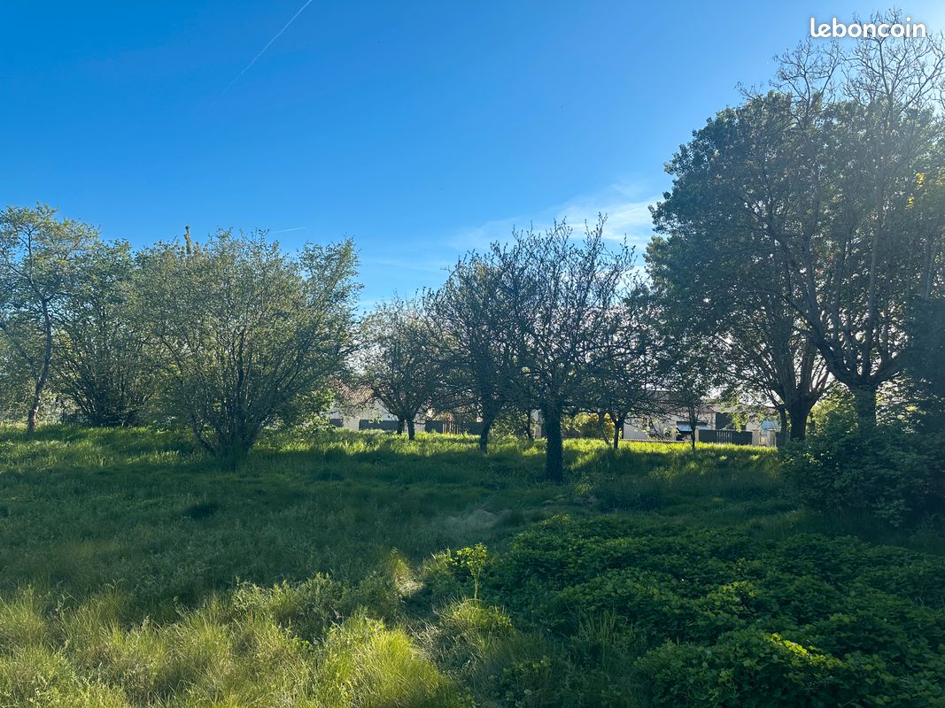 Terrain 1500 m² · à Prahecq · 70 000 €