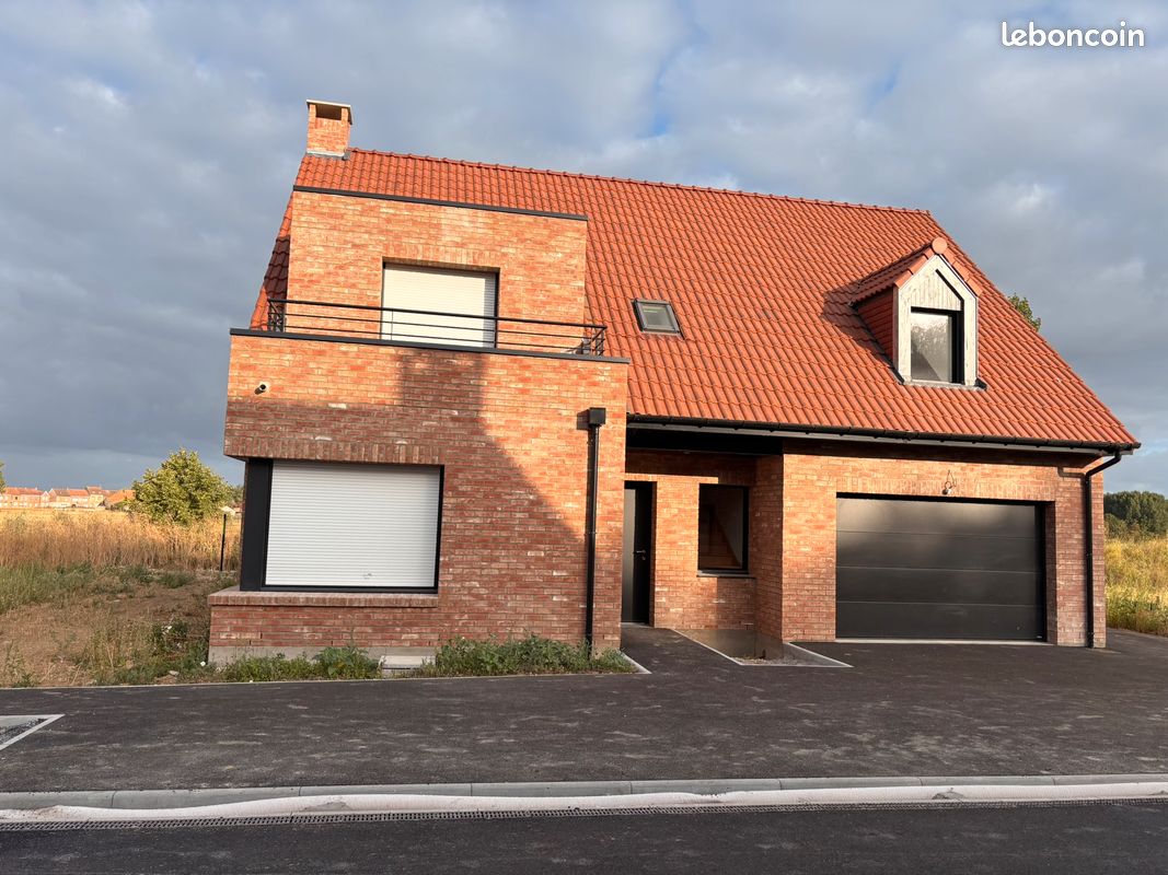 Maison 5 pièces 143 m² · à Frelinghien · 143 m² · 2 030 €