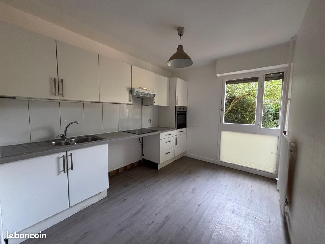 Appartement 3 pièces 87 m² · à Les Ulis · 87 m² · 1 090 €