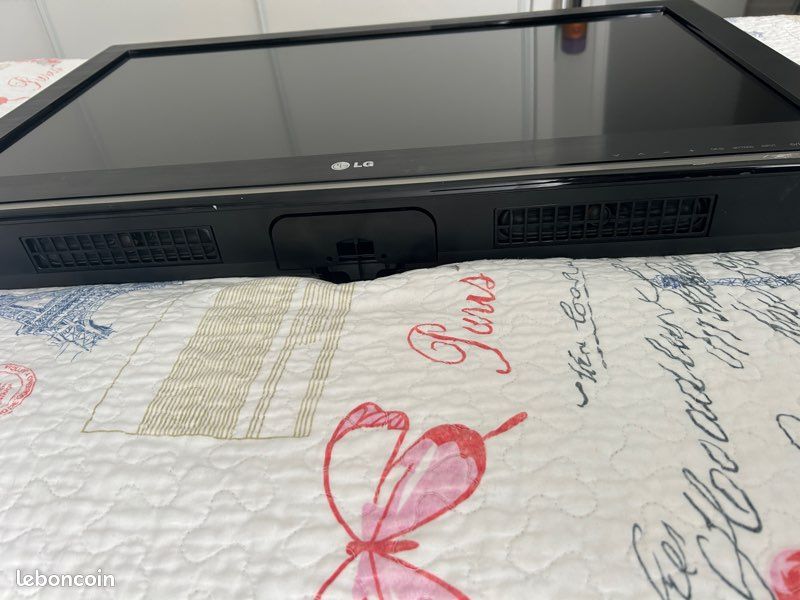 Téléviseur LG 32CS440 - 32 Pouces - LCD - Très Bon état