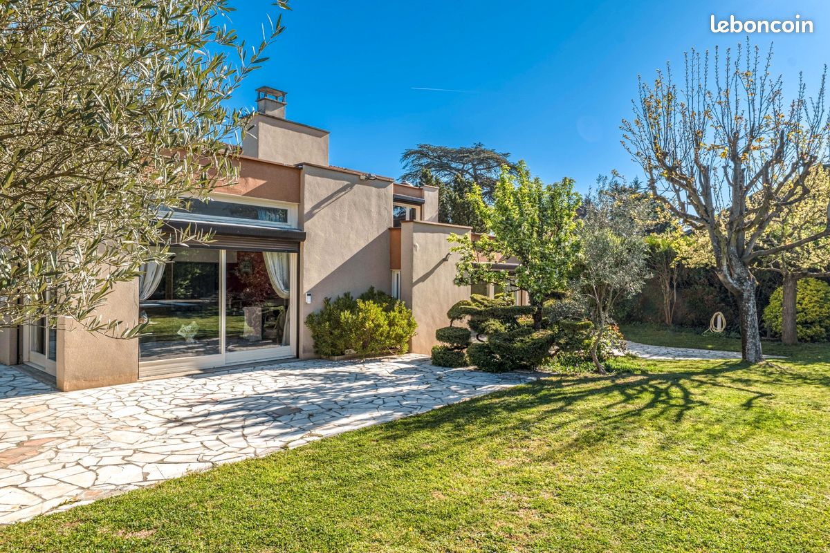 Maison 8 pièces 257 m² · à Caluire-Et-Cuire · 257 m² · 990 000 €