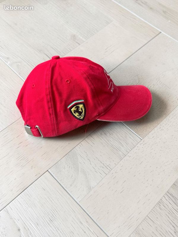 169- CASQUETTE MICHAEL SCHUMACHER FERRARI non signée mis en vitrine EUR 39,00 - FR