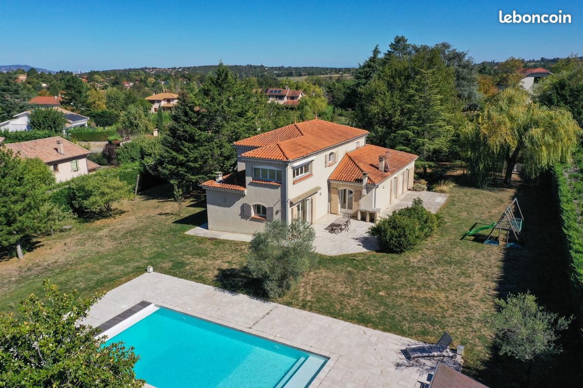 Maison 7 pièces 210 m² · à Brindas · 210 m² · 795 000 €