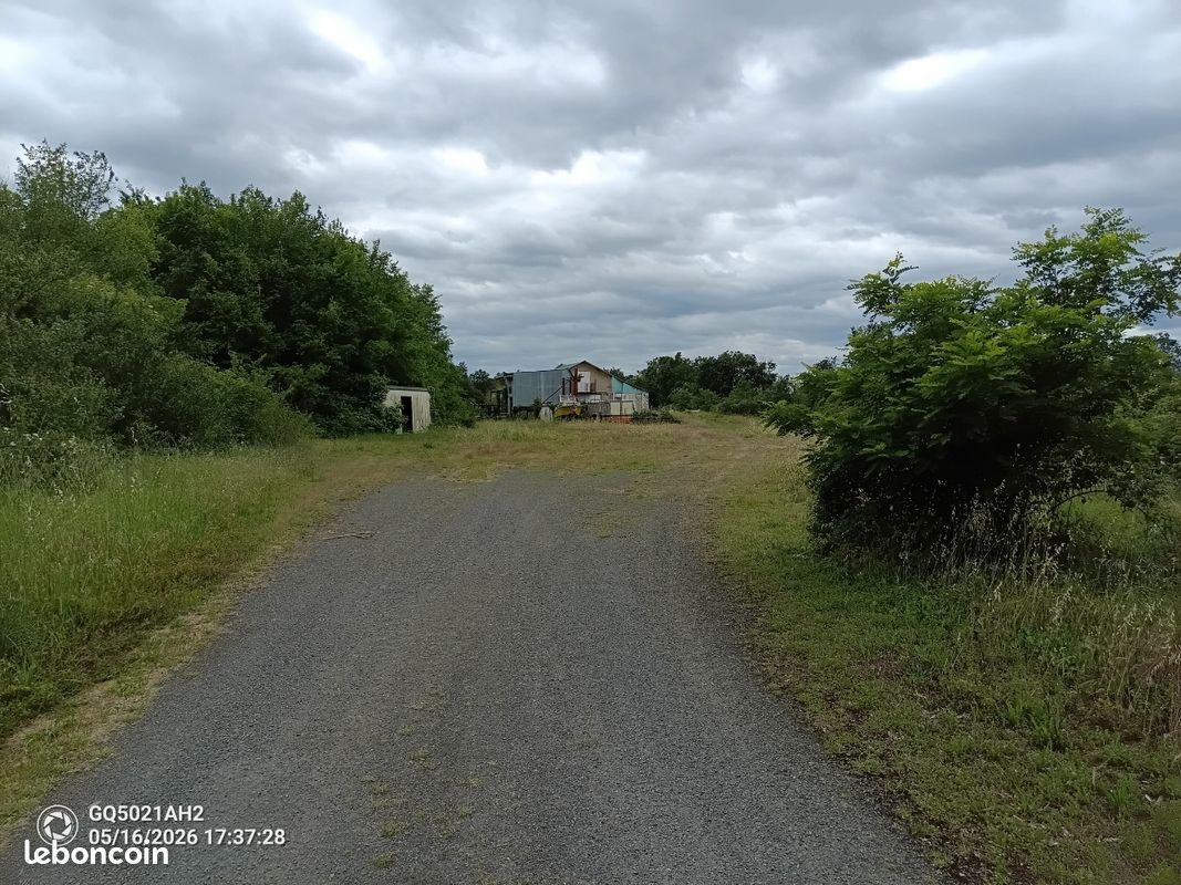 Terrain artisanal · à Thouars · 70 000 €