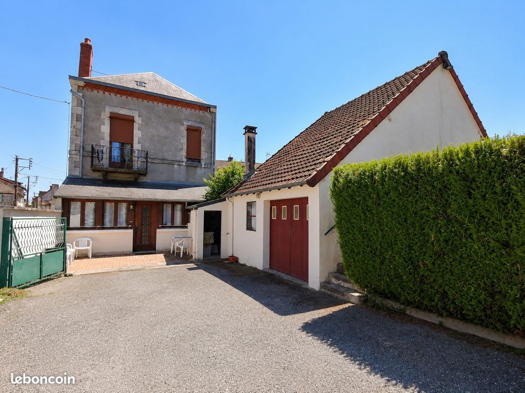 Immeuble 122 m² · à Évaux-les-Bains · 122 m² · 170 000 €