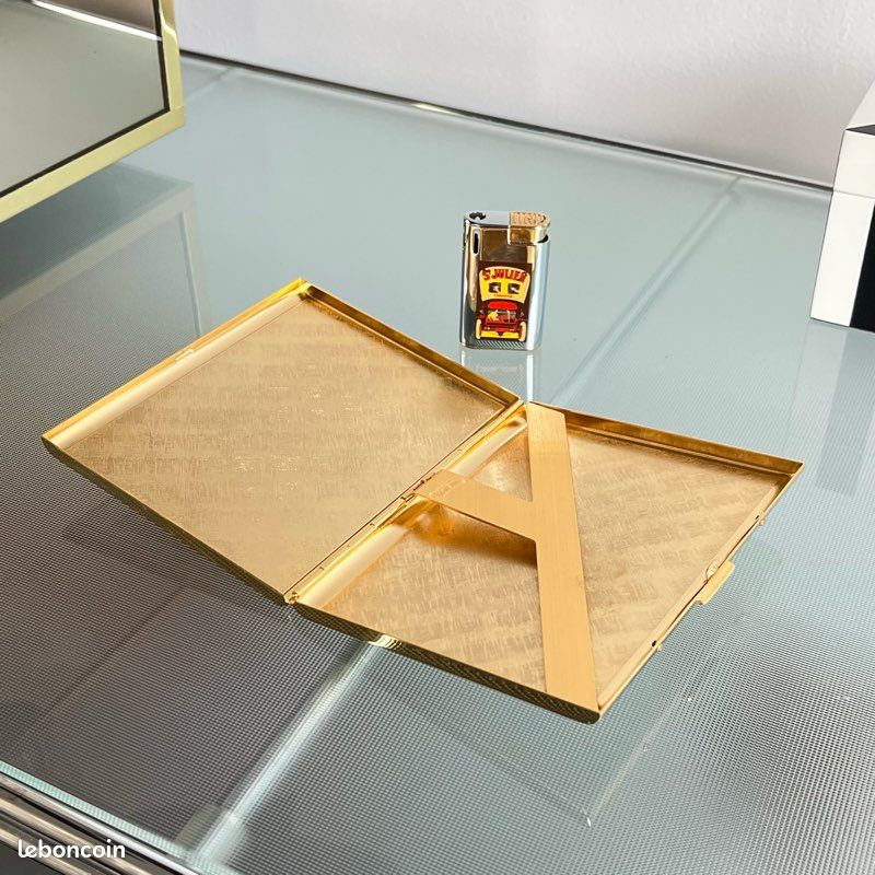 elfbar nachfüll pod läuft aus Ensemble étui à cigarette et briquet publicitaire tabac Saint-Julien