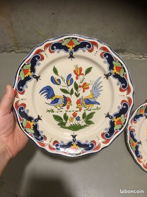 Trois assiettes décorées à la main (image 2)