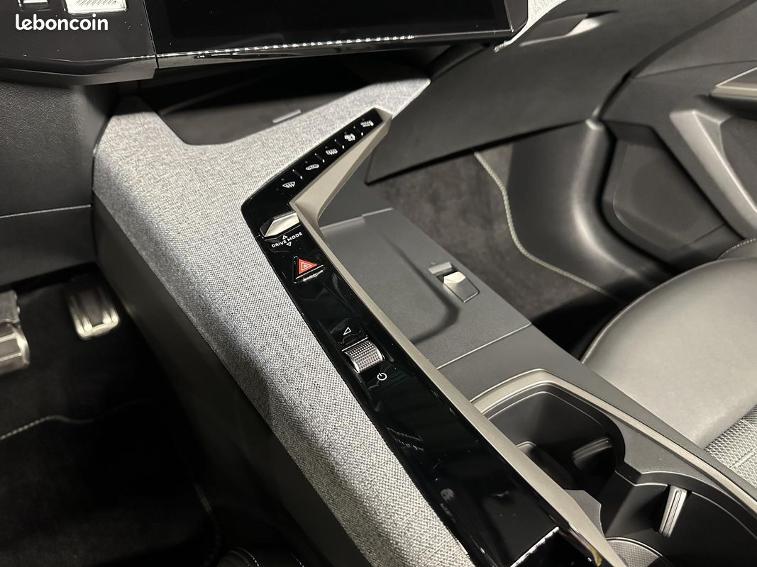 PEUGEOT 5008 1.2i Hybrid 145 e-DCS6 GT 360 7PL (image 14)