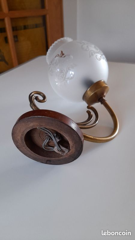 Ancienne applique murale en laiton globe en verre (image 3)