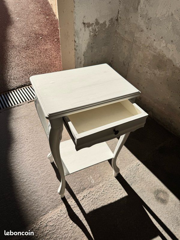 Table de nuit (image 1)