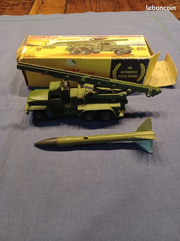 Dinky Toys – Camion Lance-fusée Militaire Honest John – Métal – Occasion