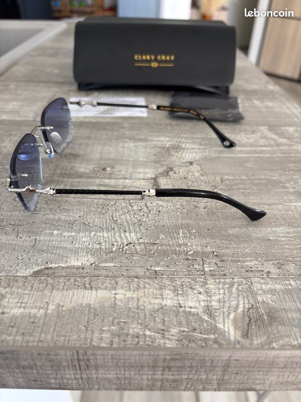Titre : Lunettes de soleil CLARY GRAY Orlando Or 24K Neuves Exclusivité (Valeur 700) (image 3)