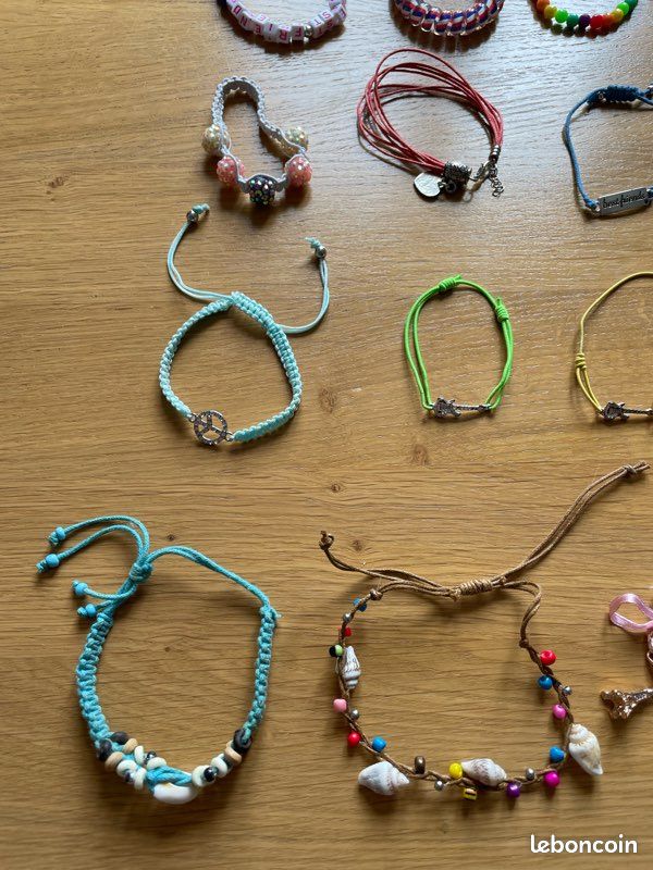 Lot de 20 bracelets fantaisie divers, très bon état (image 1)