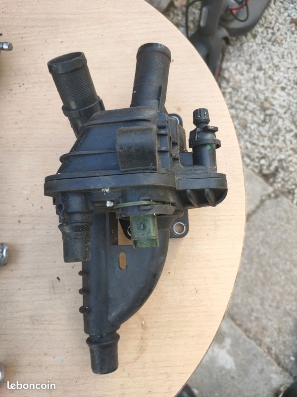 Boîte a eau carlostat 1.6 HDi 92 (image 1)
