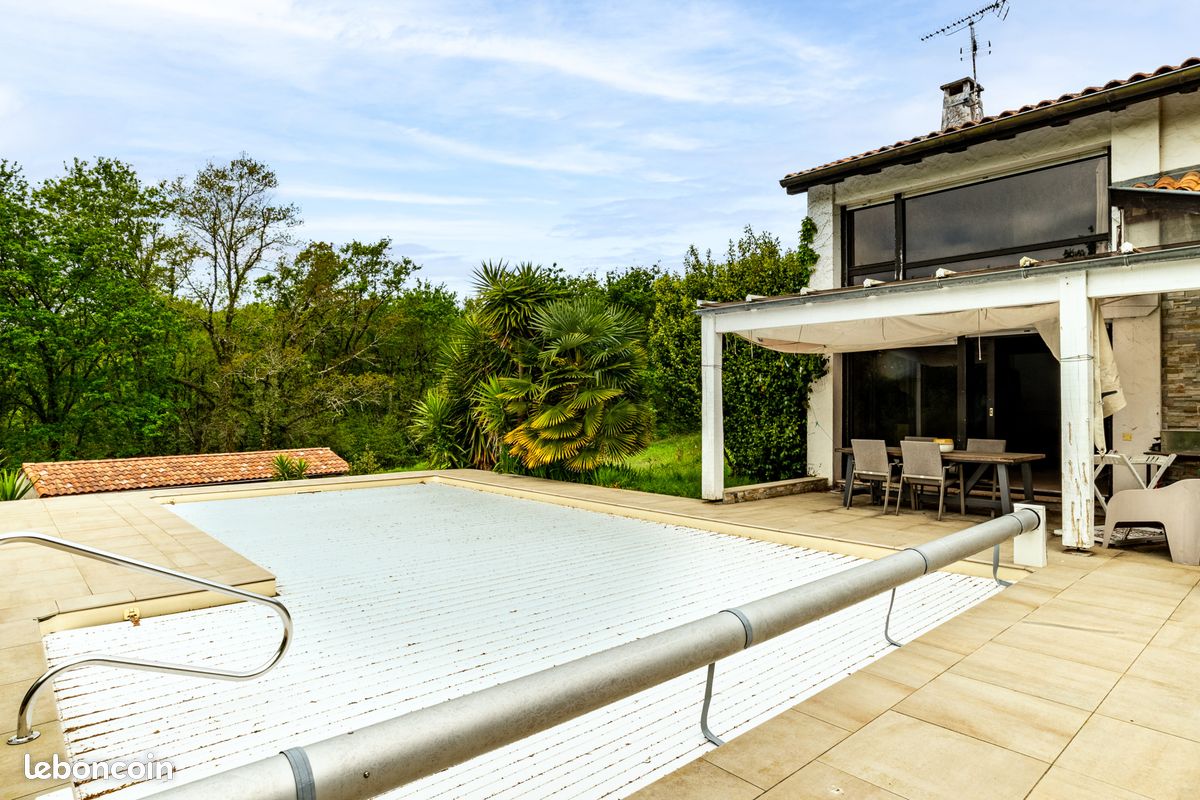 Maison 5 pièces 225 m² · à Urrugne · 225 m² · 980 000 €