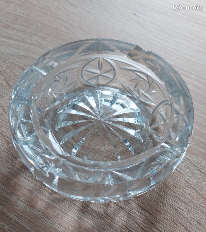 Cendrier en cristal (image 1)