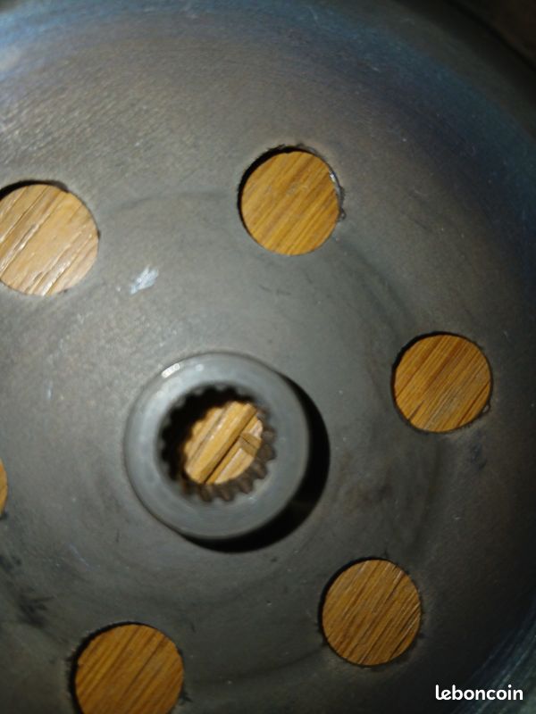Cloche d'embrayage origine pour Nitro MBK Aerox Yamaha (image 2)
