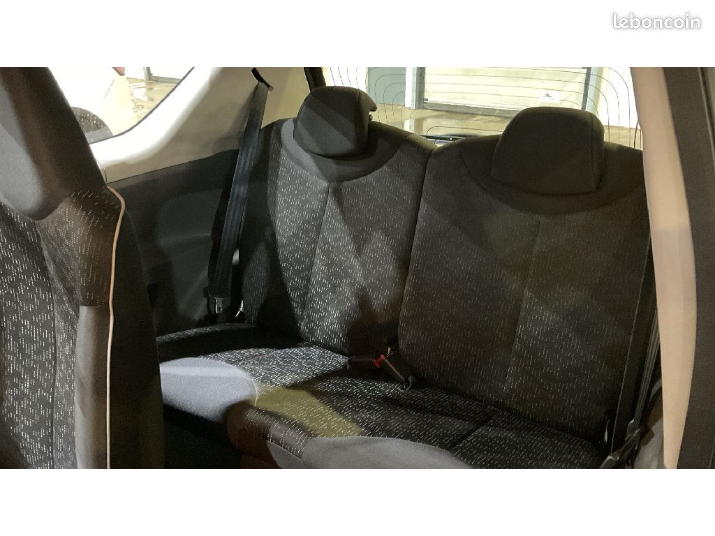 Peugeot 107 1.0e 12V 68ch BLUE LION Trendy (image 7)