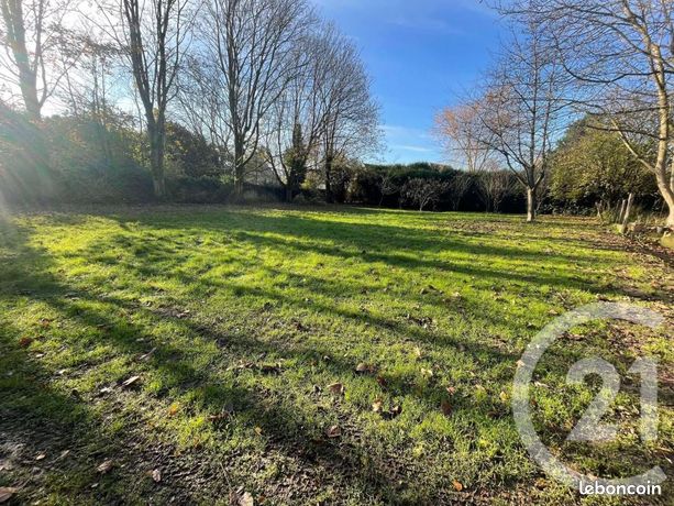 Terrain 2 320 m² Baron