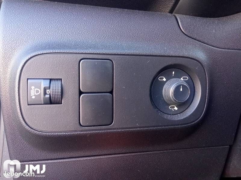 Citroën C3 PureTech 83 S&S BVM5 Feel Pack (image 12)